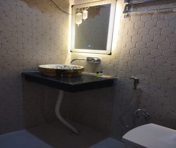 Bathroom 5, Chakrata Inn Resort, Dehradun