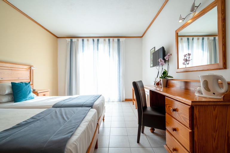 Bedroom 3, Gillieru Harbour Hotel, Saint Paul's Bay