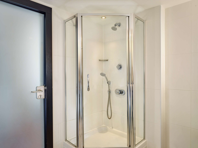 Bathroom 5, Park Plaza Leeds, Leeds