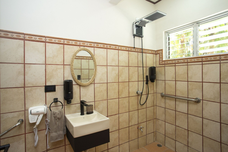 Bathroom 3, Manzanillo Caribbean Resort, Talamanca