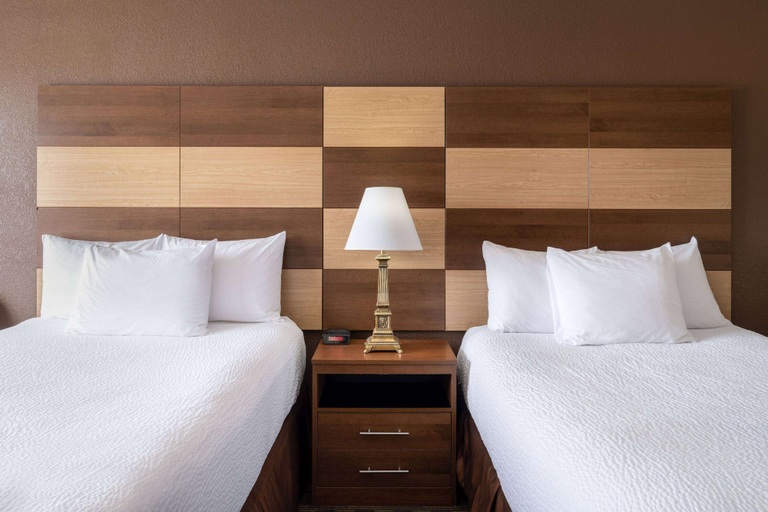 Bedroom 3, AmericInn by Wyndham Cedar Rapids North, Linn