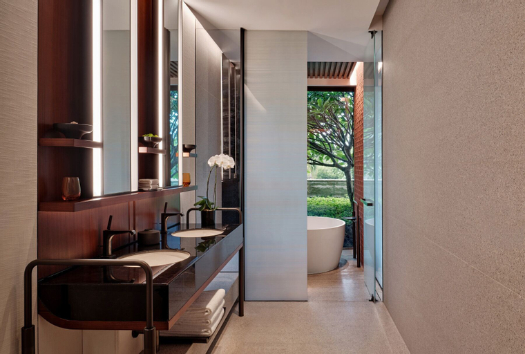 Exterior & Views 21