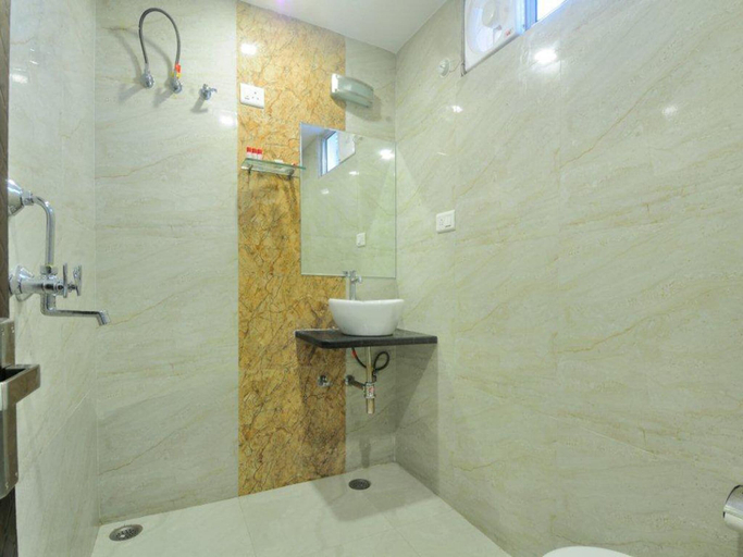 Bathroom 4, Hotel New Majestic, Ajmer