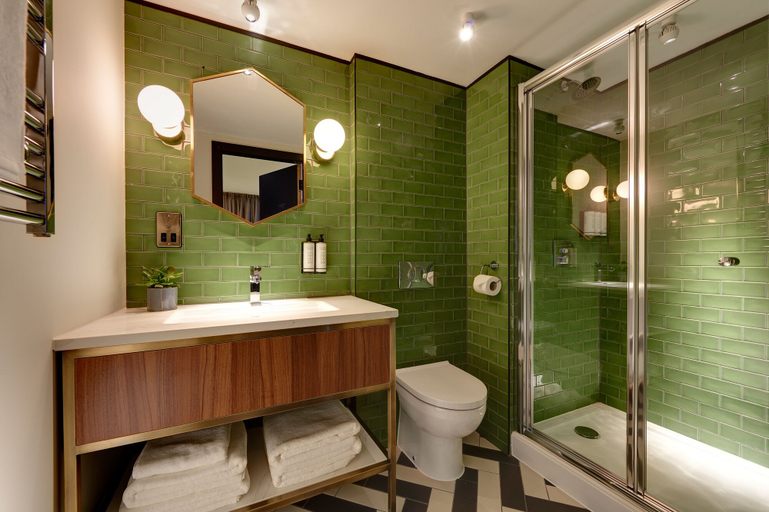 Bathroom 4, Brama, London