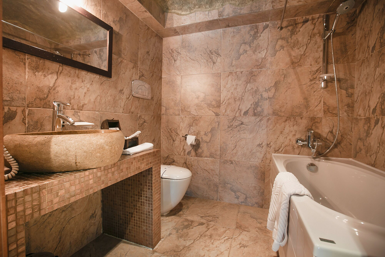 Bathroom 4, Tsunami Spa Hotel, Dnipropetrovs'ka