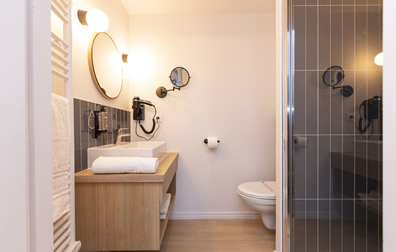 Bathroom 4, Appart Hotel Odalys City Le Havre Les Docks, Seine-Maritime