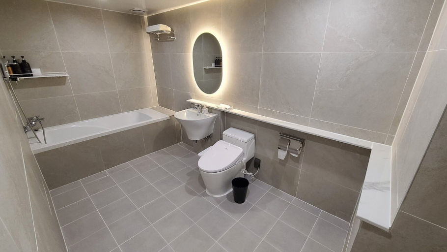 Bathroom 3, Hotel Andrest, Sasang