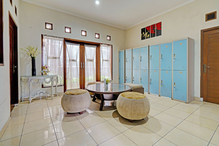 Public Area 5, SPOT ON 92975 Aria Hostel Capsul Cihampelas, Bandung