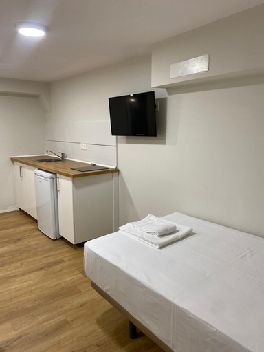 Others 5, Hostal Mindanao, Salamanca