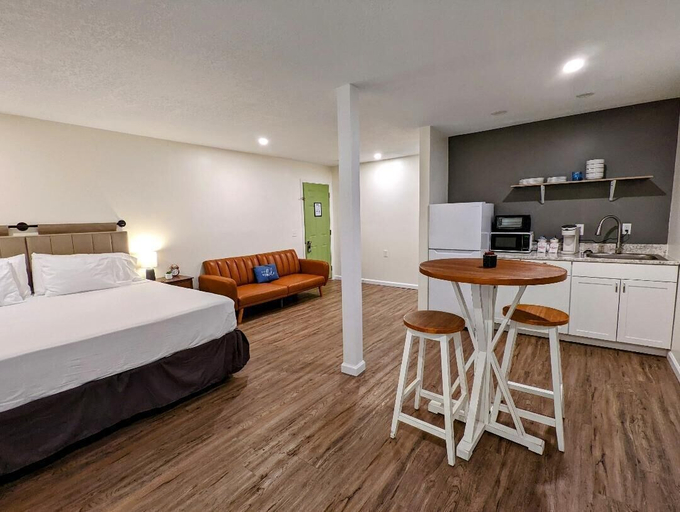 Bedroom 3, The Honey Bee Motel, Sequatchie