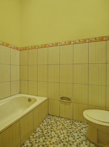 Bathroom 4, Hotel O Villa Papada, Malang
