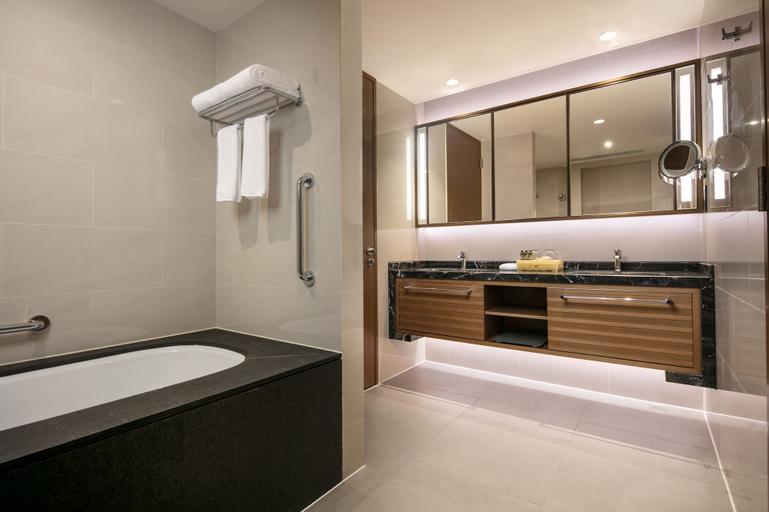 Bathroom 18
