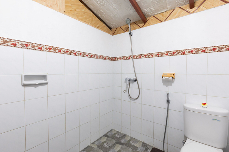 Bathroom 14