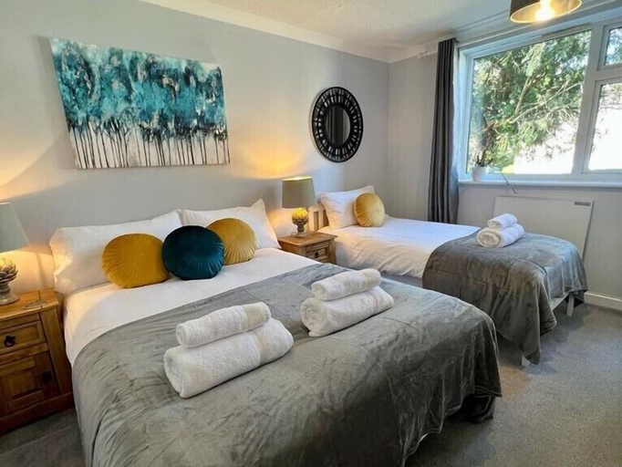 Bedroom 3, Sunny 2-Bedroom flat in Hoddesdon, Hertfordshire