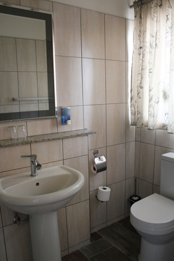 Bathroom 4, Omaruru Guesthouse, Omaruru