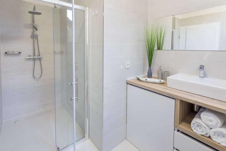 Bathroom 2, Bright and Modern Main Square Studio, Zagreb