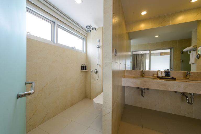 Bathroom 22