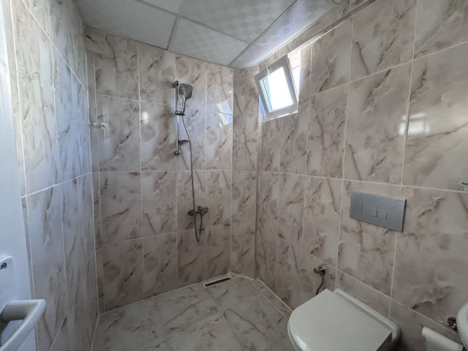 Bathroom 5, The Titanic House, Akköy