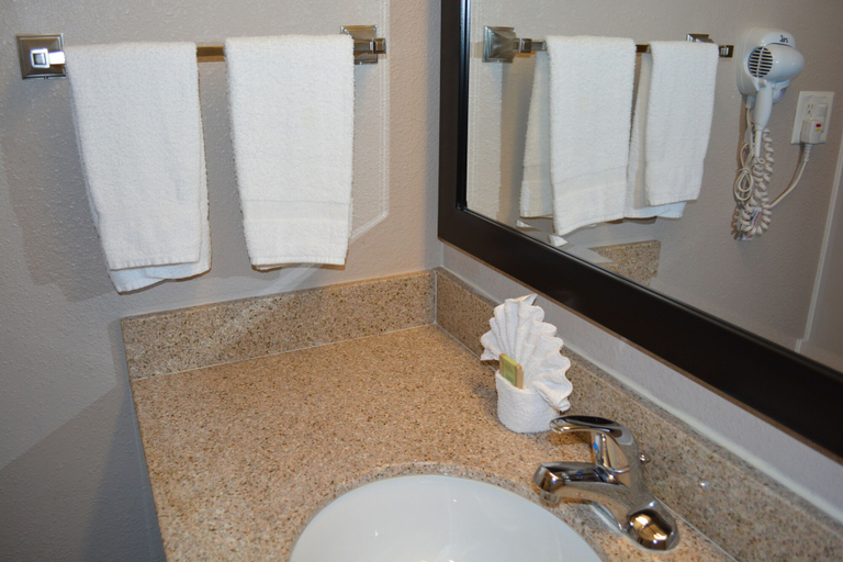 Bathroom 4, Super 8 by Wyndham Salinas, Monterey
