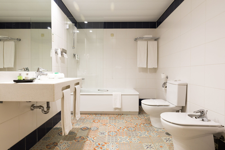 Bathroom 4, Legendary Porto Hotel, Porto