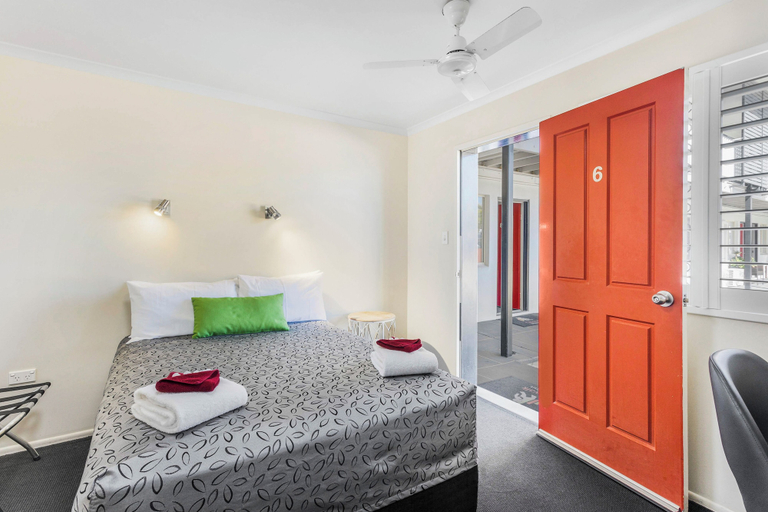 Bedroom 2, Citywalk Motor Inn, Rockhampton