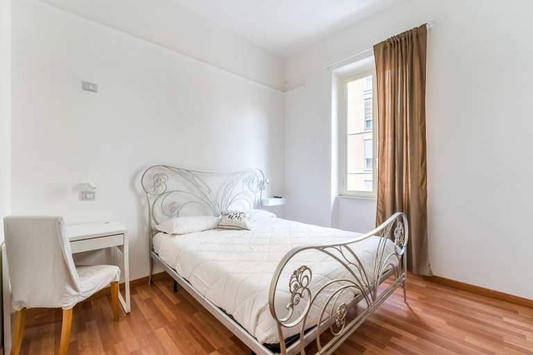 Bedroom 3, Rooms Piramide, Roma