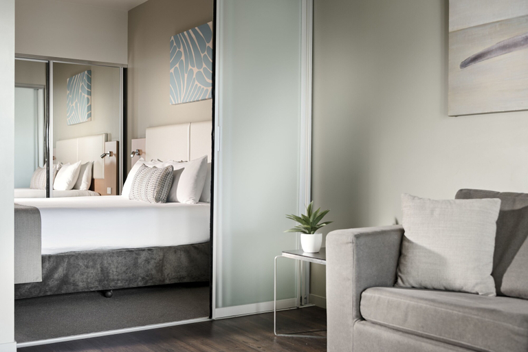 Bedroom 2, Grand Hotel and Apartments Townsville, South Townsville
