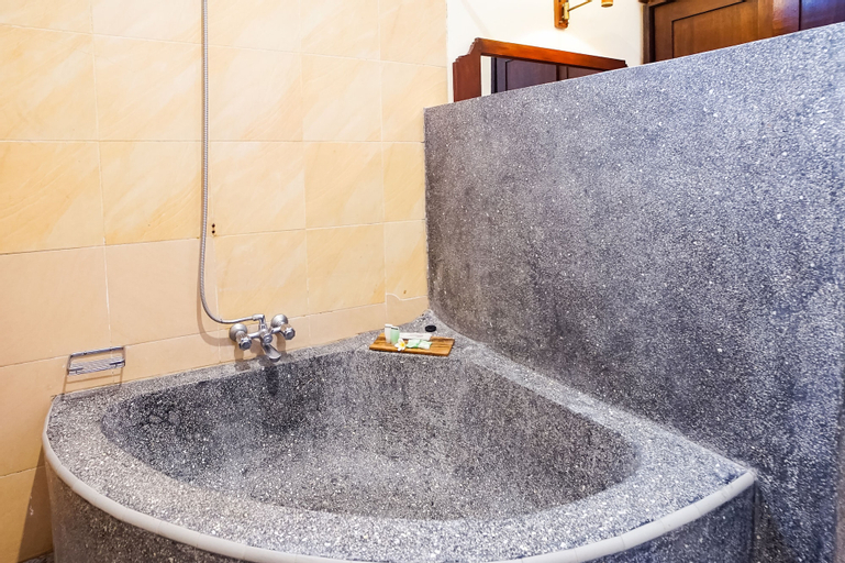 Bathroom 15