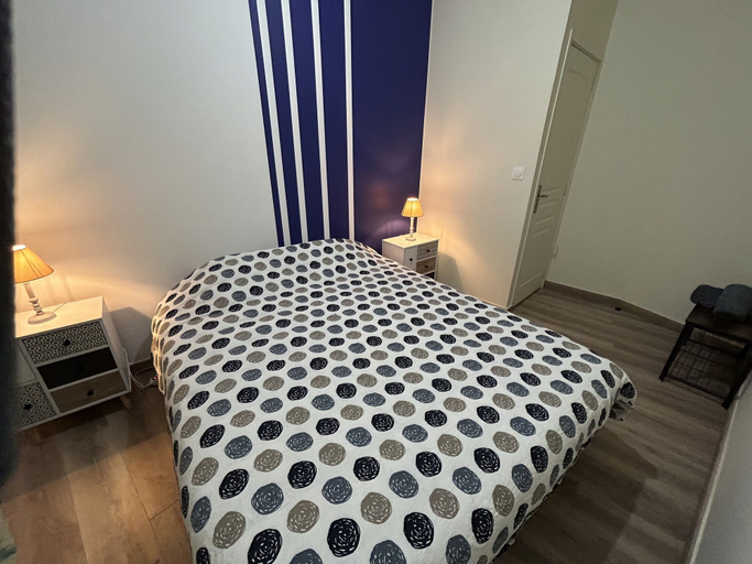 Bedroom 2, 5 Pl. Marcadieu, Hautes-Pyrénées