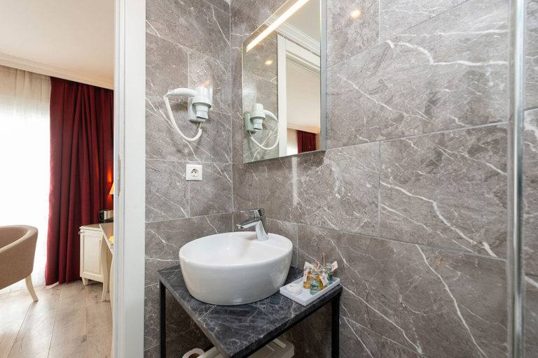 Bathroom 5, Mr. Bird Hotel, Fatih