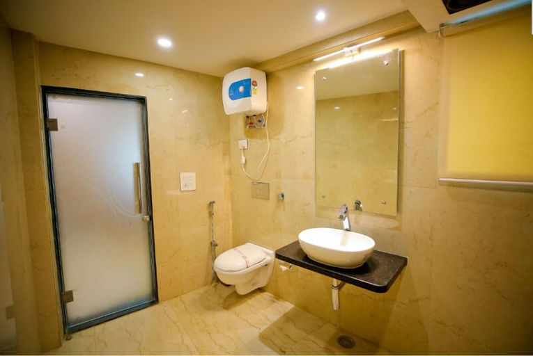 Bathroom, Hotel Moti Palace, Agra