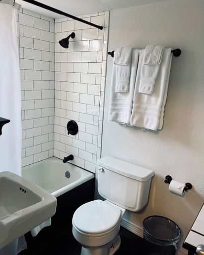 Bathroom 4, Spur Hotel, Archer