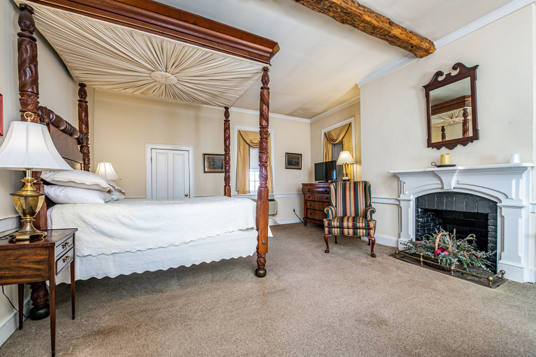 Bedroom 3, Wayside Inn, Frederick