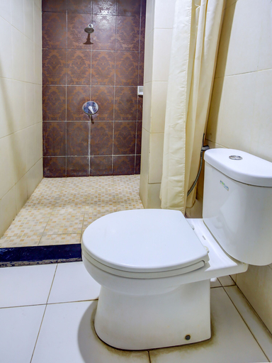 Bathroom 3, OYO 3936 Hotel Trisula Makassar, Makassar