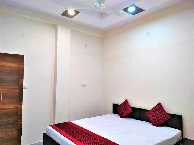 Bedroom 2, Comfort Inn Hotel.Near MayurVihar Metro1, Delhi