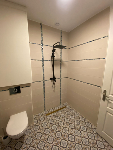 Bathroom 4, 5 Pl. Marcadieu, Hautes-Pyrénées