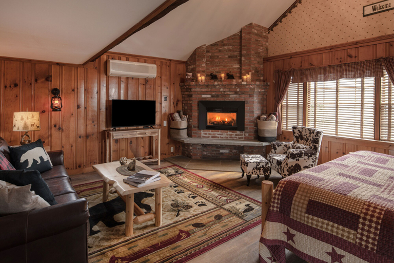 Bedroom 3, Christmas Farm Inn and Spa, Carroll