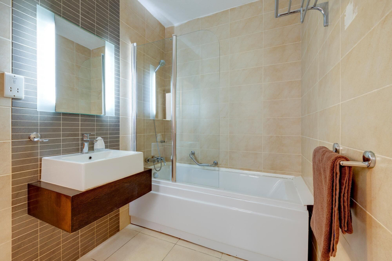 Bathroom 3, 1 Bedroom Apartment Sliema Tigne Suites