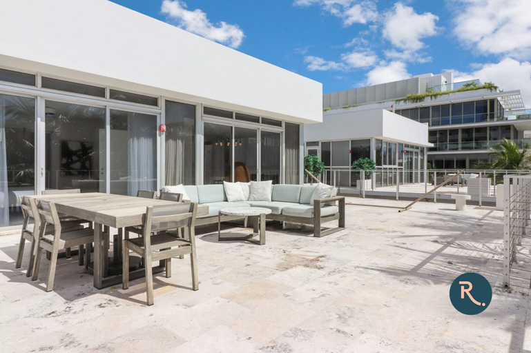 Exterior & Views 2, Roami at 250 Collins, Miami-Dade