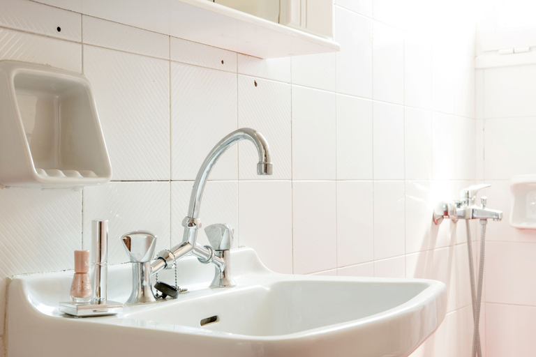 Bathroom 4, Albatross Hotel, Crete