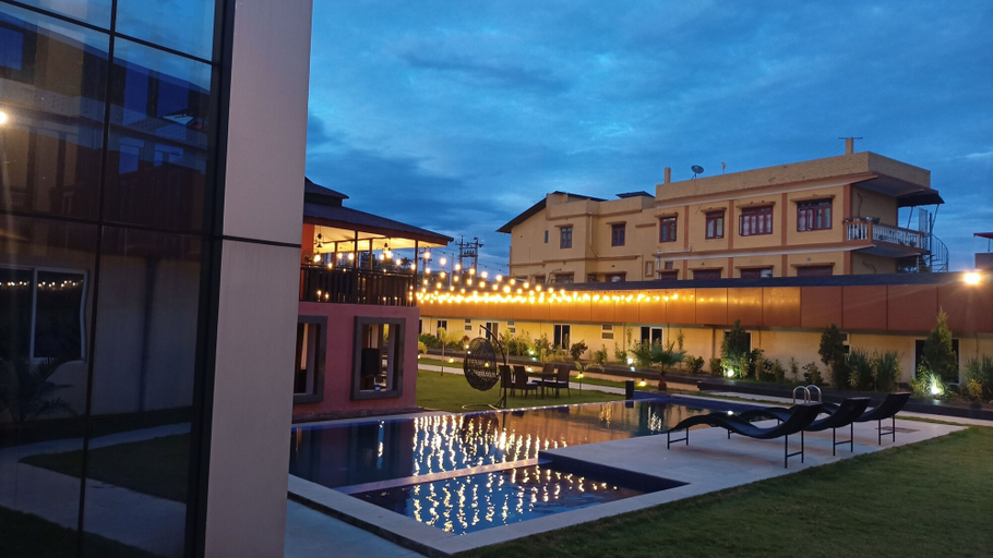 Exterior & Views