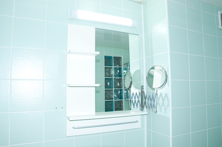 Bathroom 3, Two Bags Hotel, Novosibirskiy rayon