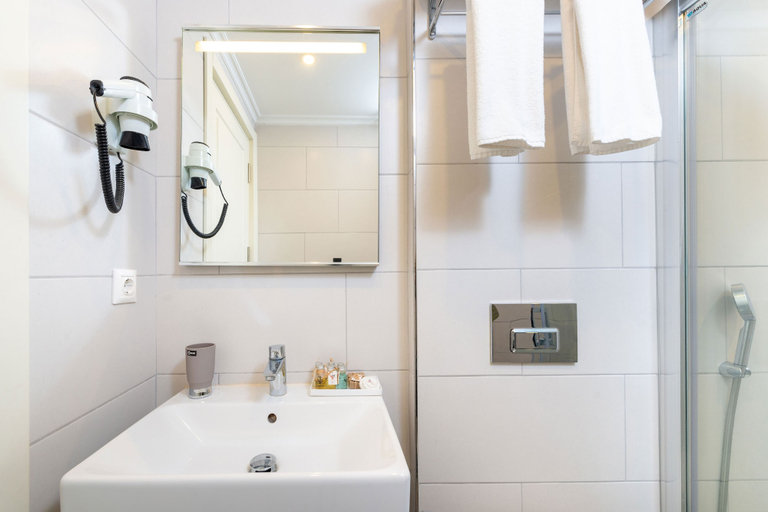 Bathroom 5, Mr. Bird Hotel, Fatih