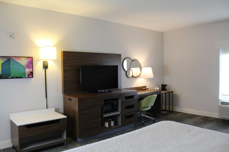 Bedroom 3, Hampton Inn & Suites Sarasota/Bradenton-Airport, FL, Sarasota