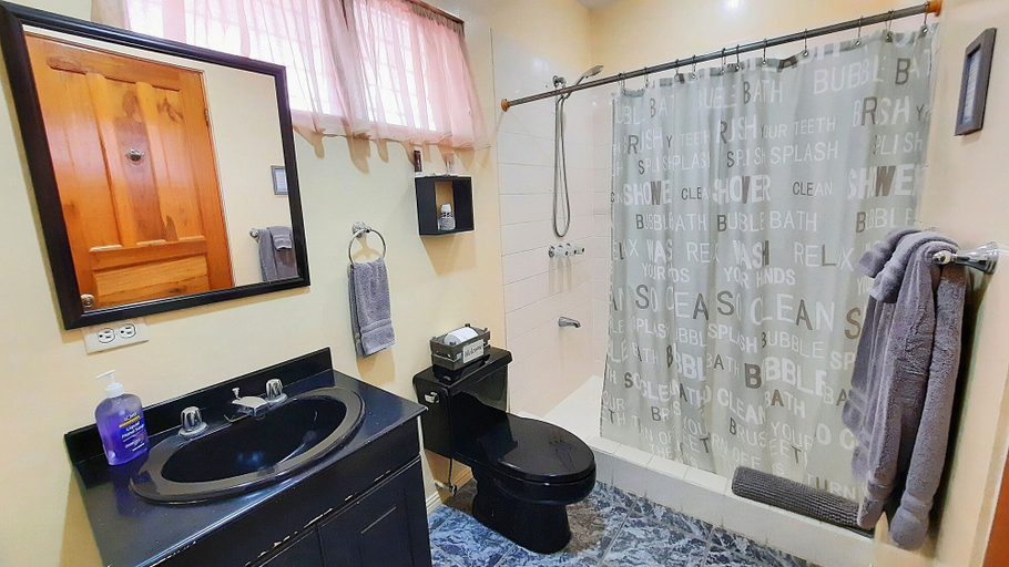 Bathroom 5, Vista Canyon Inn, Mora