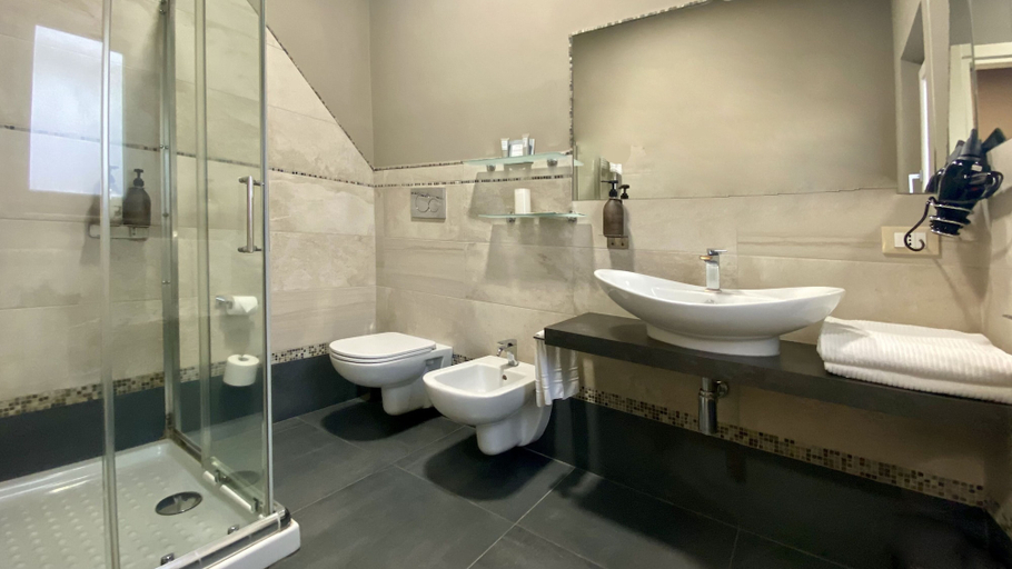Bathroom 5, Halex Room & Food, Rome