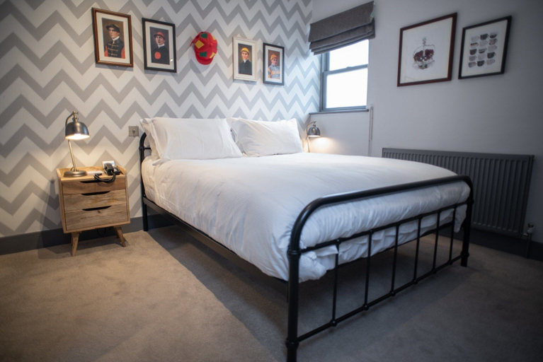 Bedroom 2, The Albert Arms, Surrey