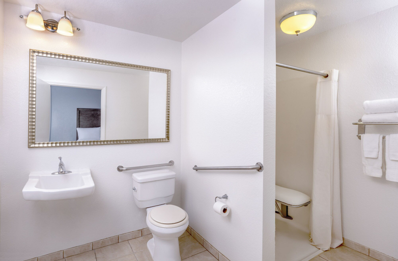 Bathroom 5, Beachfront Inn and Suites at Dana Point, Orange