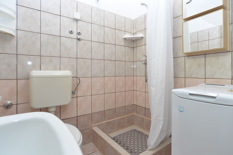 Bathroom 3, Apartment 108, Fažana