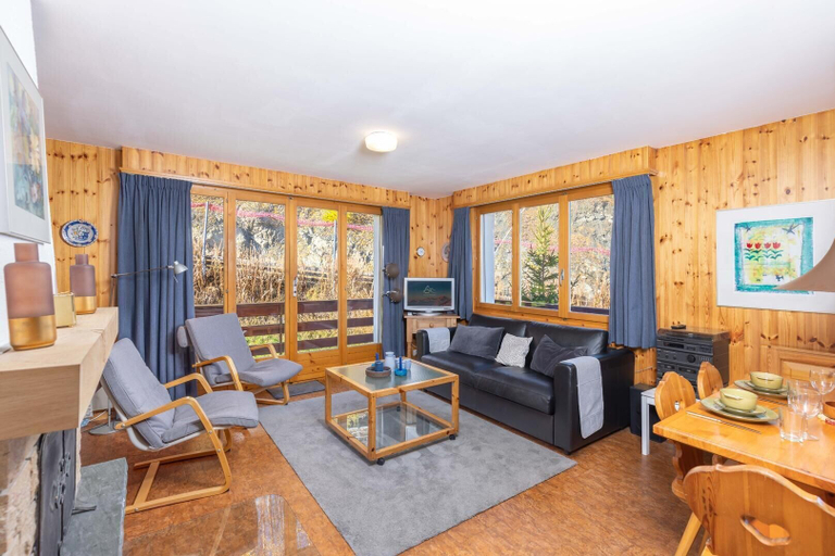 Front of property, App Les Lupins 16, Martigny